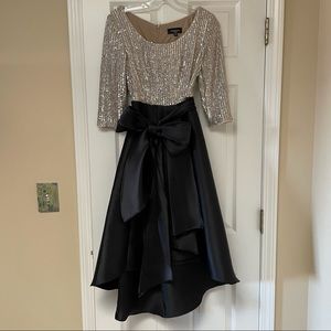 R&M Richards 6P festive BLACK & CHAMPAGNE black tie dress. PERFECT CONDITION.